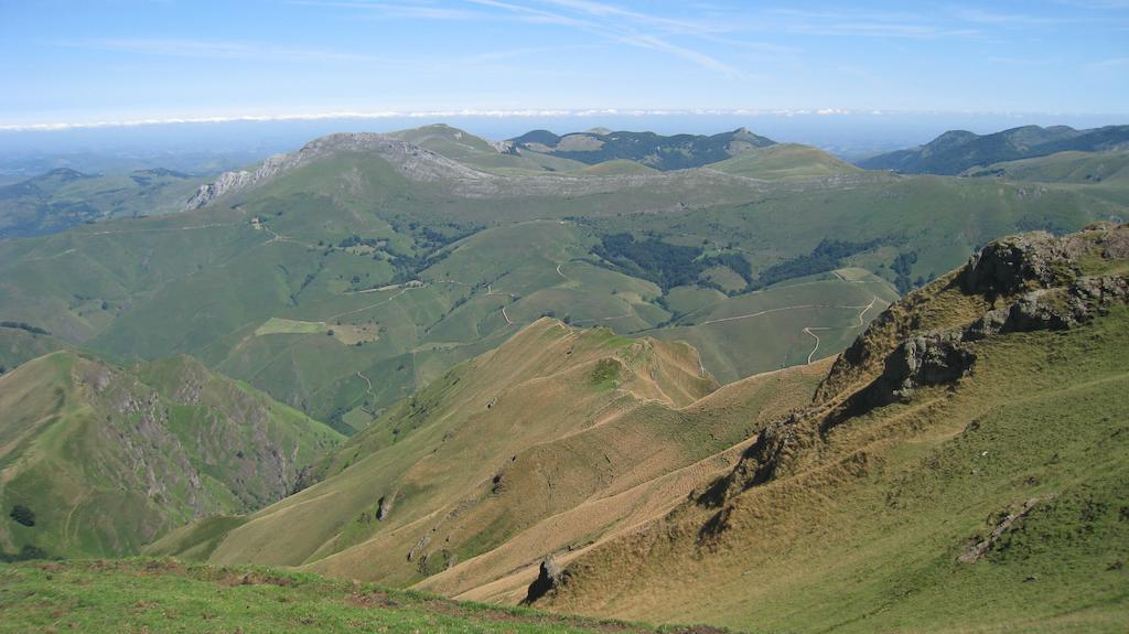 Saint-Jean-le-Vieux  Gite Botiga חדר תמונה